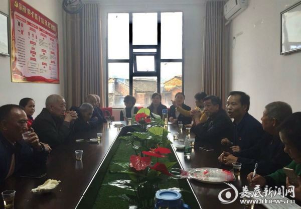 市环卫处退休支部开展主题党日活动