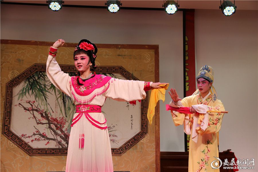 “格格专业户”陪爸爸抗癌多年被富商苦追10年才愿嫁