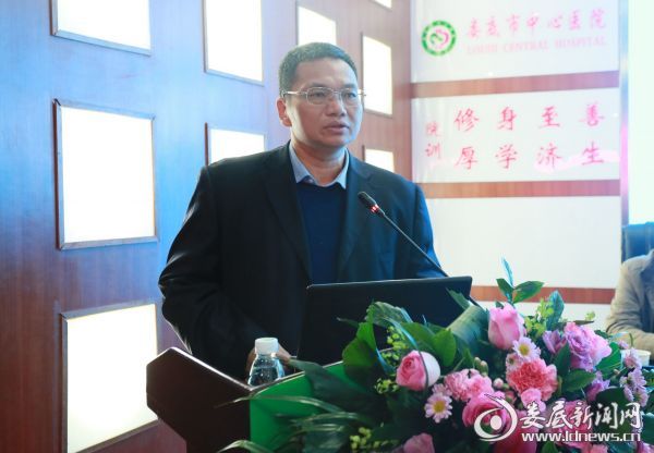 市政协副主席、市科协主席、市中心医院院长肖扬出席会议并致辞