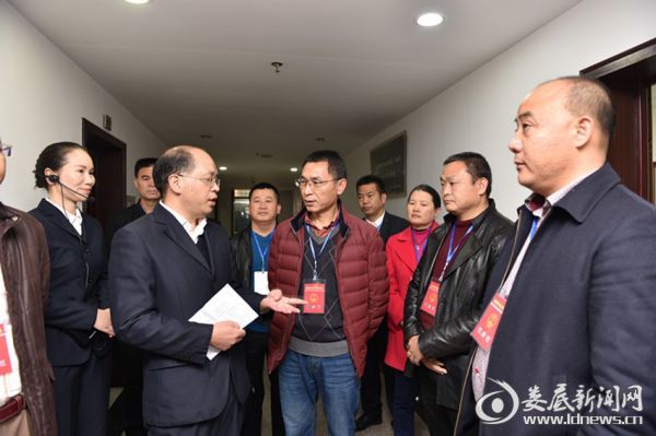 与干警讨论执行等热点问题