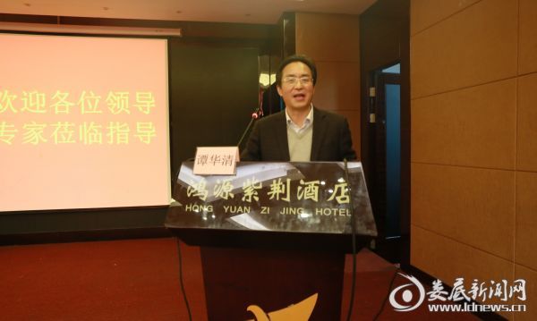 娄底市中心医院业务副院长、主任医师、心血管内科首席专家谭华清教授主持会议
