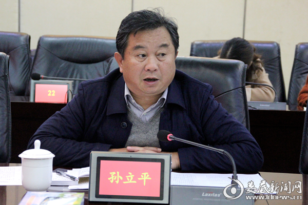 市发改委党组副书记、副主任，市易扶办主任孙立平主持会议