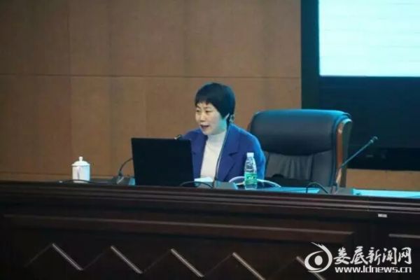 市委党校教授黄永香作宣讲报告 (1)