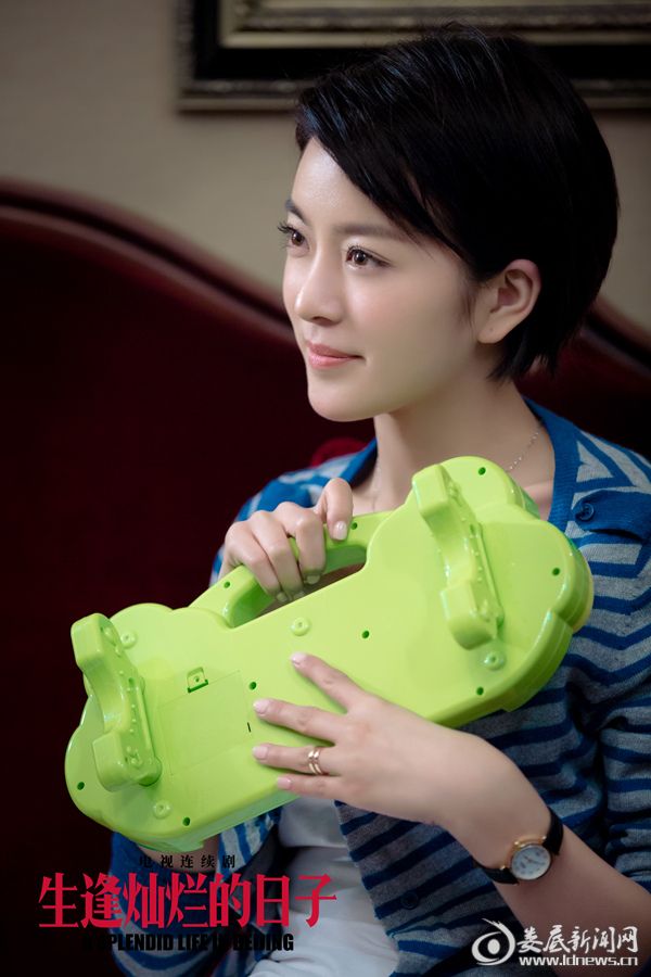 《生逢灿烂的日子》热播 种丹妮张嘉译甜蜜发