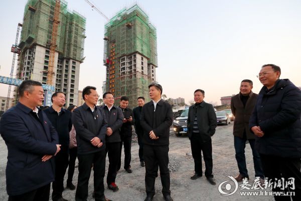 （李荐国强调，要打一场生态环境治理的人民战争，让人民群众在共建共治共享中有更多的获得感）