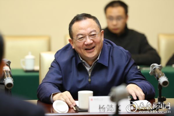 （娄底市委副书记、市长杨懿文）