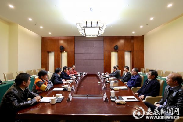 （会议现场）