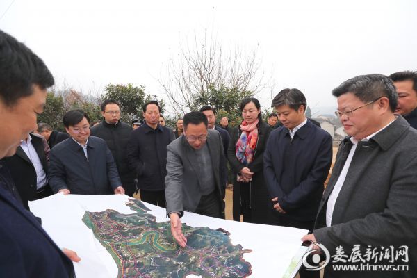 （接着，李荐国前往水洋片区，了解了整个片区规划建设情况）