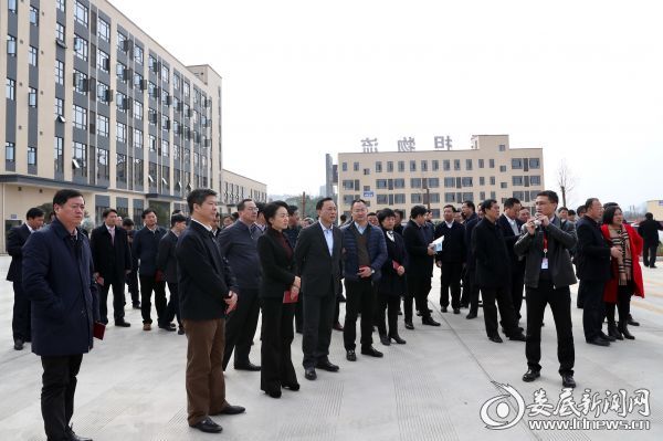 图一，永州市党政代表团首先来到娄底经开区，考察了新合作湘中国际物流园多式联运中心项目