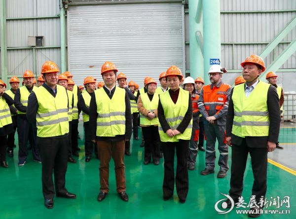 图三，在娄底经开区，代表团还前往VAMA考察了高端汽车板深加工生产项目