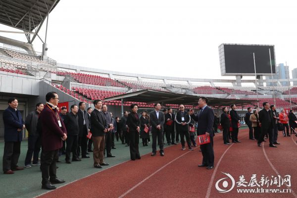 图四，当天下午，代表团还前往市文化体育中心，考察了文化馆、体育馆、美术馆等文化体育场馆建设情况