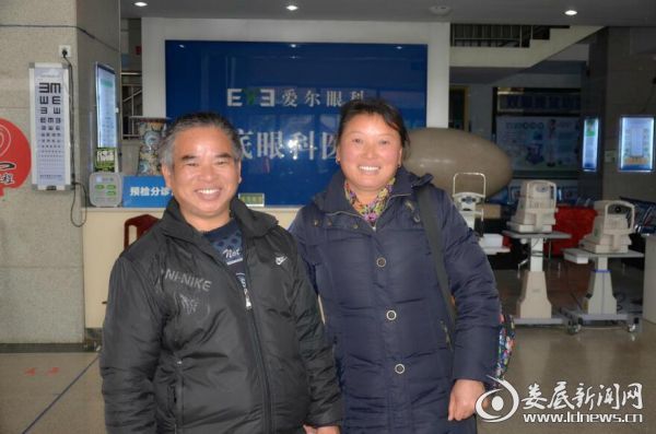 白内障患者凌树业重获了光明 脸上露出灿烂的笑容