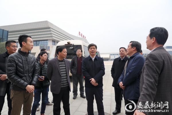 李荐国鼓励浙江颐高的年轻创业团队，放心放手大胆干，尽快把大家期待的新产业变成推动娄底发展的新动能