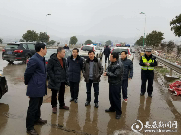 (县领导实地勘察)