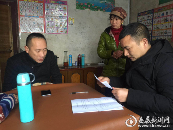 (走访慰问贫困户)