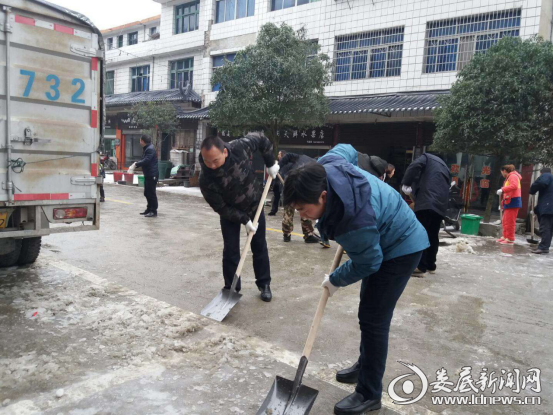 （清除路面冰雪）