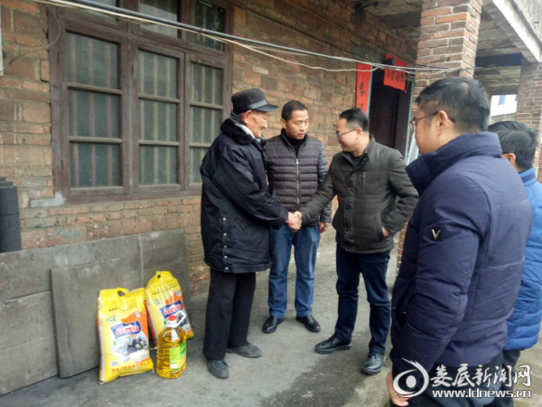 （&ldquo;微心愿&rdquo;认领现场）