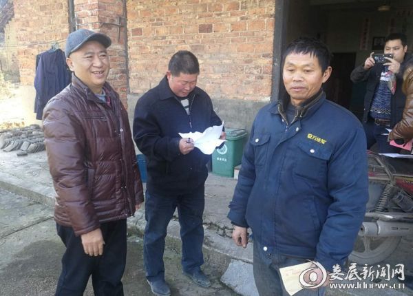 副局长卜志兵送温暖2