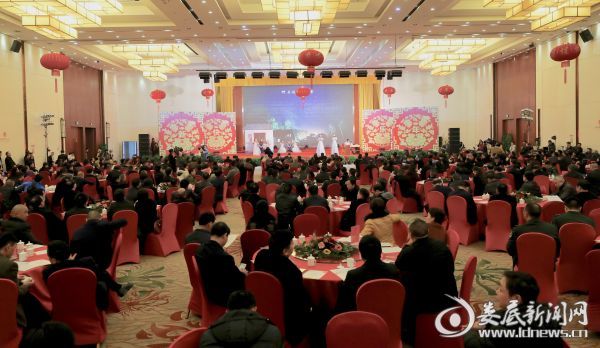 全市各界人士500多人欢聚一堂，共庆佳节，共叙情谊