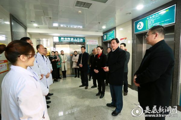 市委常委、宣传部长吴建平一行在该院院士专家工作站慰问医务人员