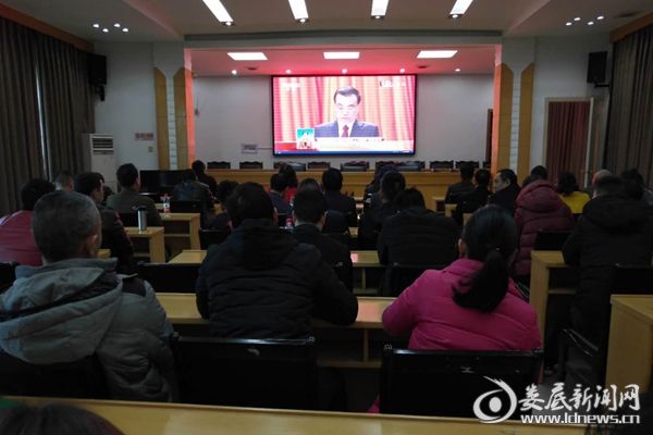 观看人大开幕会1