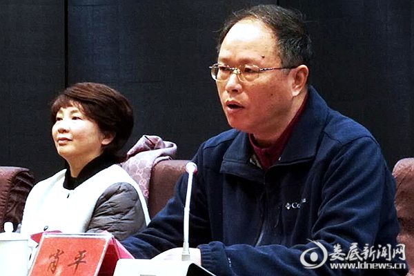 （冷水江市总工会党组书记肖平在表彰大会上讲话。）DSC_9001_
