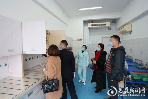 参观市中心医院临床科室摆药室