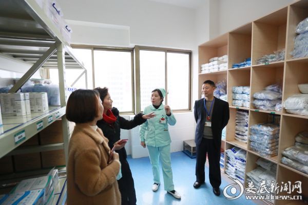 参观市中心医院临床科室仓库