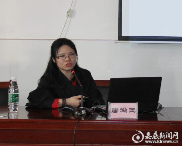 新化县人民医院心电图室主任唐满玉讲课现场