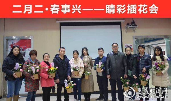 插花会活动现场 大家亲手DIY的创意作品展示