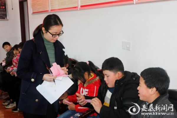 助学资金领取现场(1)