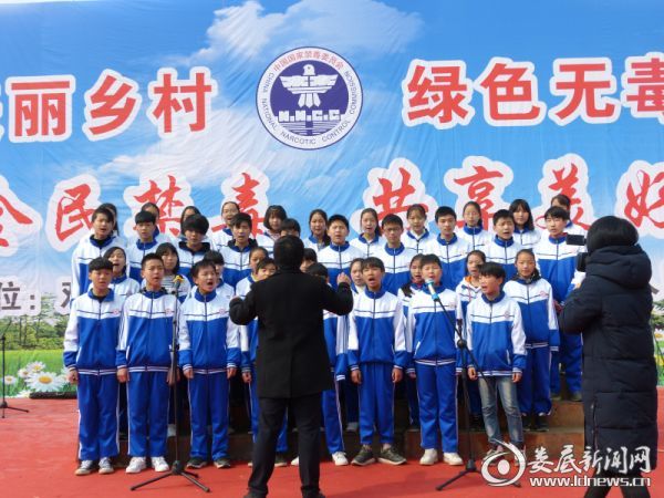 学生合唱《我想》