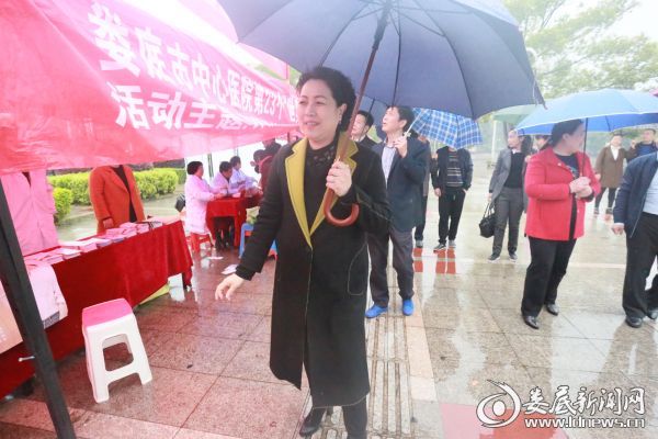 副市长李有才等领导亲临现场看望慰问该院工作人员