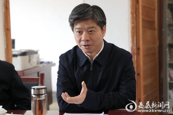 李荐国强调，要严格按时保质脱贫，着力推进乡村振兴，大力提升农耕文明，努力绘出一幅 “好山好水好人家