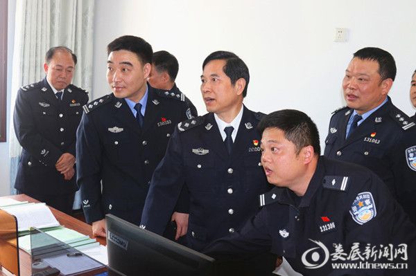 谭和平同志一行调研“一村一治安队”运营状况