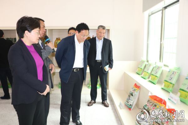 （华学健一行参加）