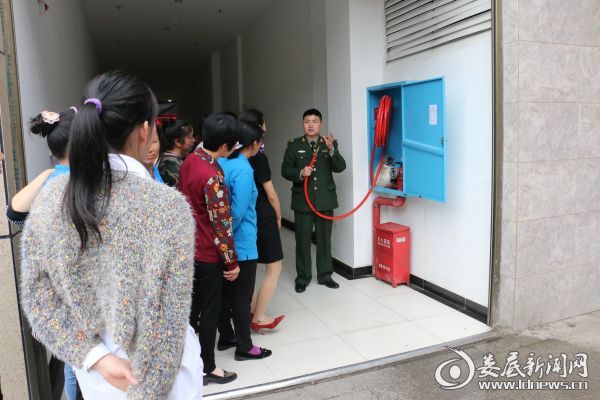 （教授室内消火栓使用方法）