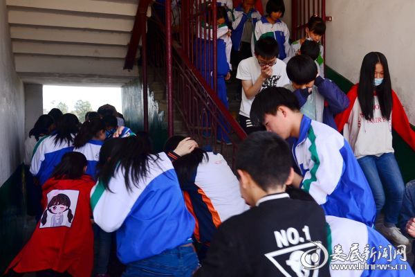 （演练现场 有序撤离）