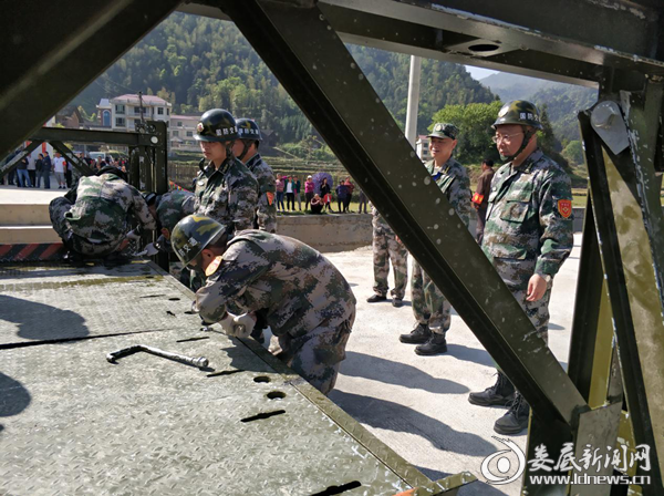 现场指挥员部署架设作业