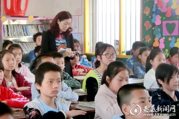 (双峰县教研室王海涛老师作辅导报告)