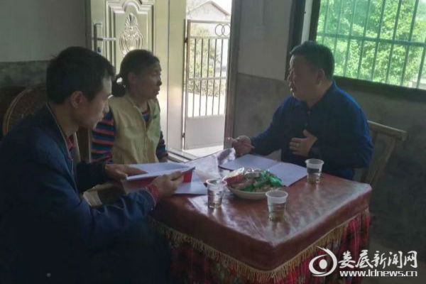 （结对帮扶现场）