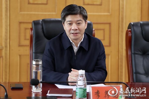 （娄底市委书记、市人大常委会主任、军分区党委第一书记李荐国）