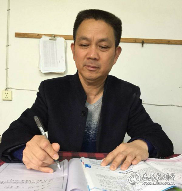 康春元老师在备课