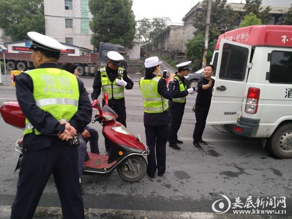 （农村道路百日整治现场）