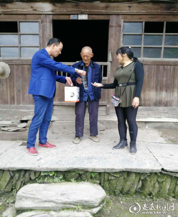 （走访帮扶现场）