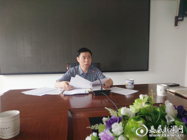 党组书记、主任彭谊贵主持讨论会