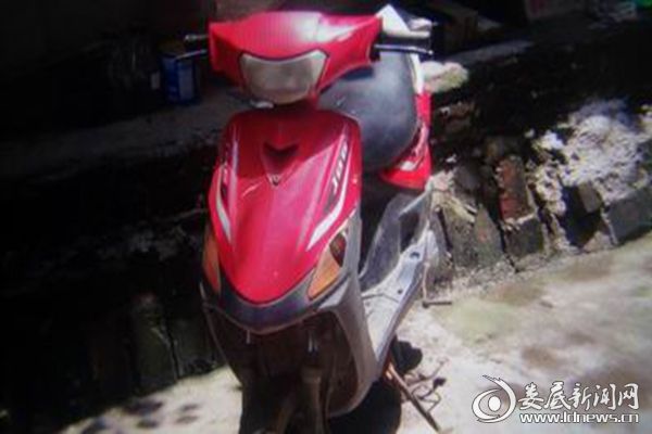 盗窃摩托车照片