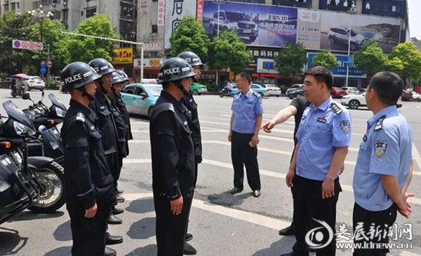 肖海文同志慰问执勤特警 (1)