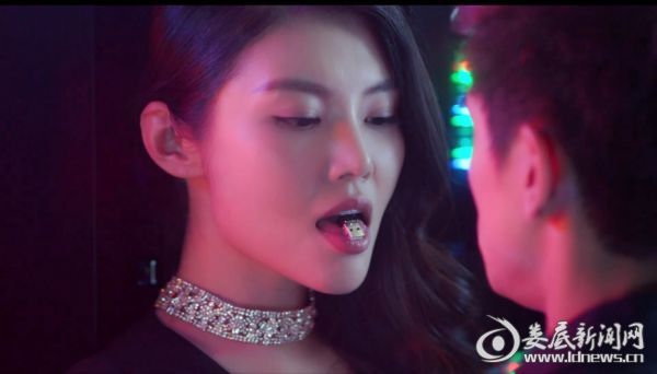 徐冬冬《卫斯理》变蓝血人 大玩穿越时空回到