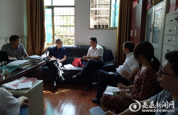 （娄底市纪委督查组在杨市镇经管站召开座谈会）